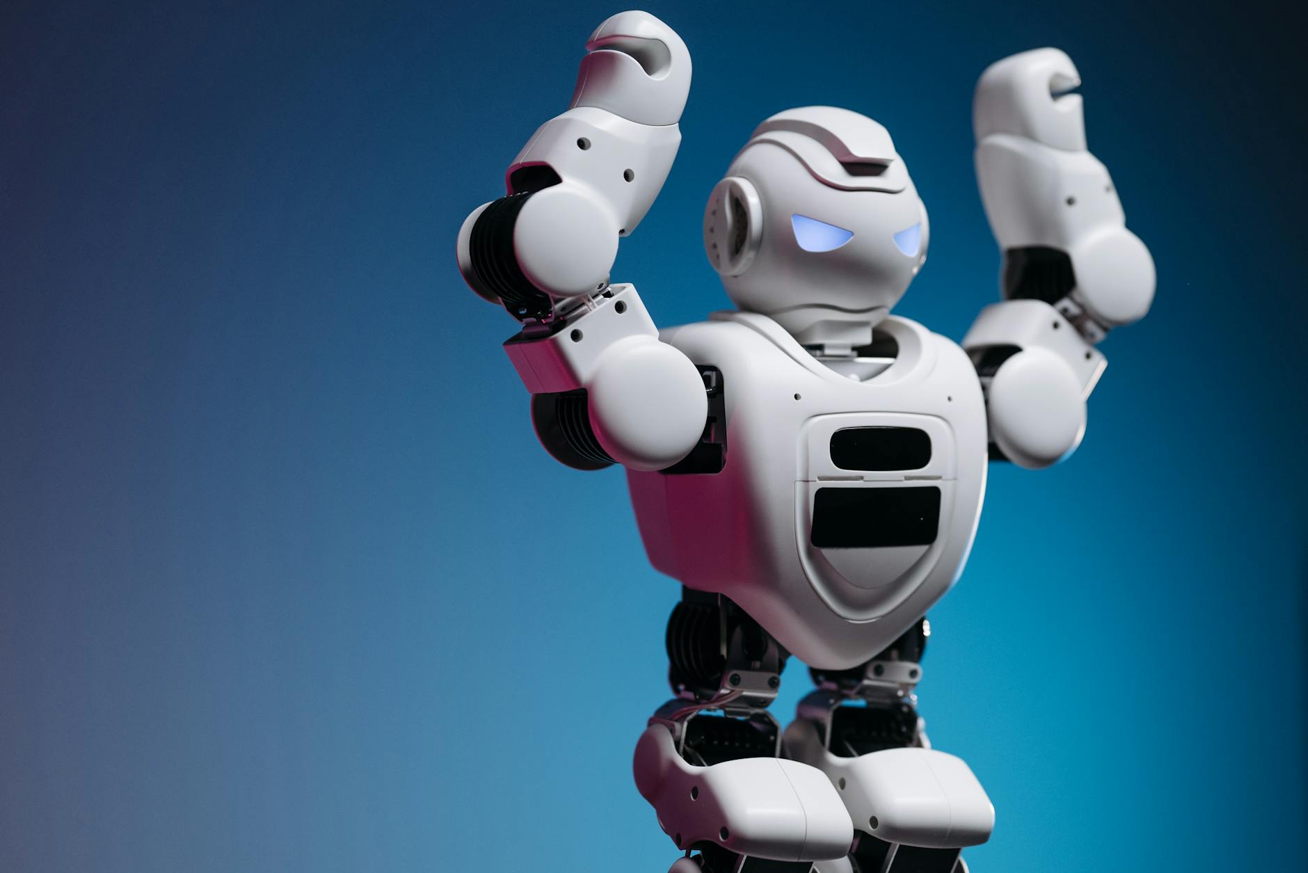 What Advantages Does Tesla Bring to Robotics?