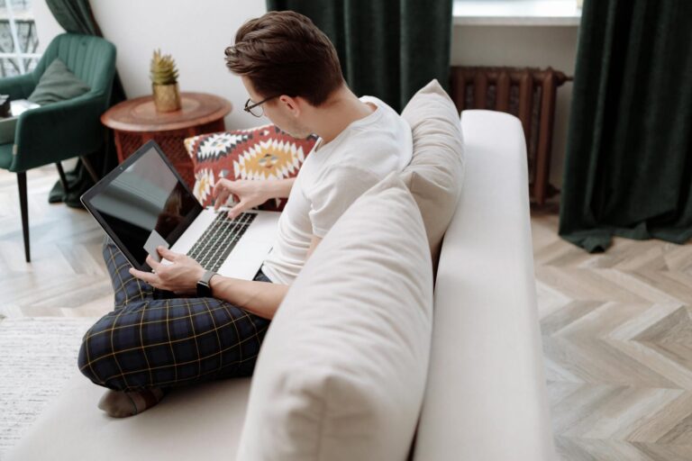 Fact Check: Is a $1,620 Freelancer Stimulus On the Way Without Applying? No. Here's the Truth and What You May Qualify For. - Featured image