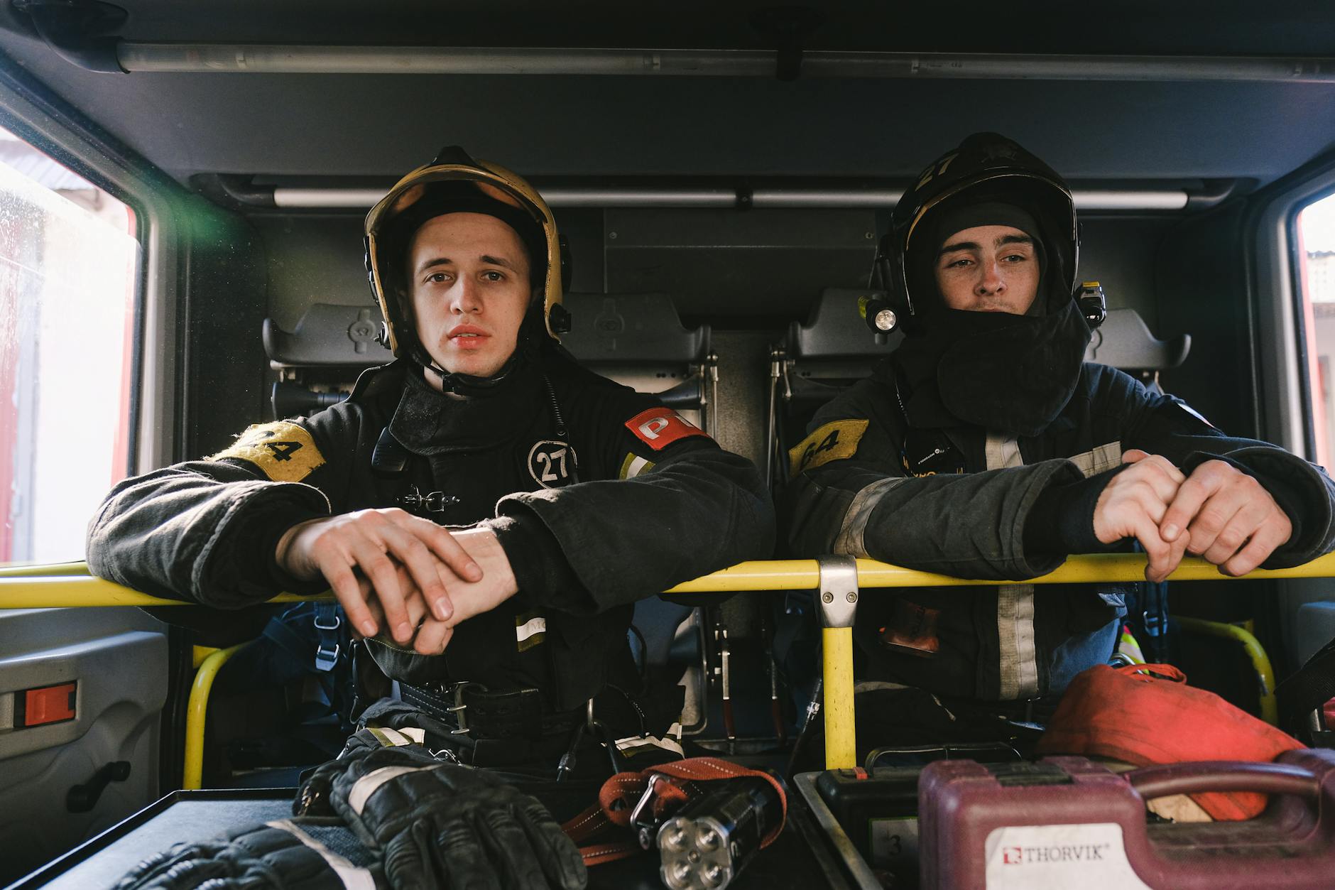 How Do Emergency Crews Respond to Vehicle Fires in Brooklyn's Dense Urban Setting?