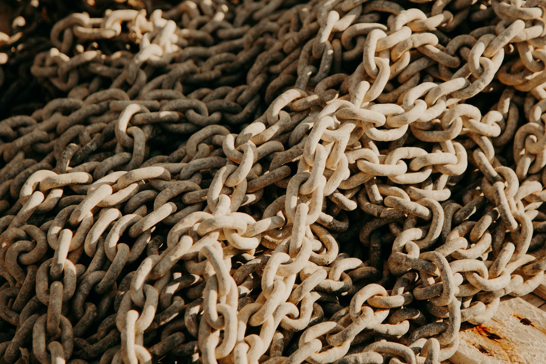 How Do Supply Chain Disruptions Multiply Inflation Effects?