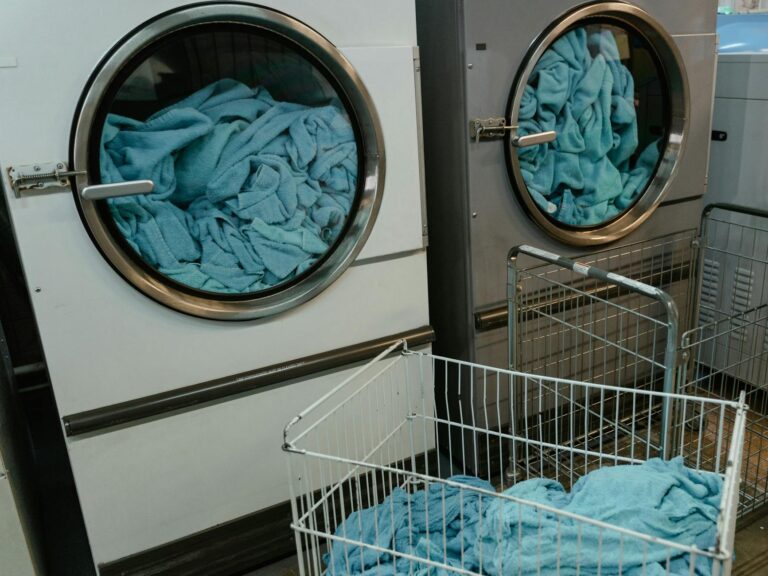 How to Clean a Washing Machine That Smells Like Mildew - Featured image