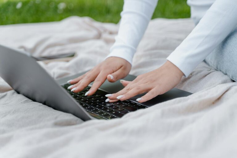 How to Find Free WiFi Anywhere in the World - Featured image