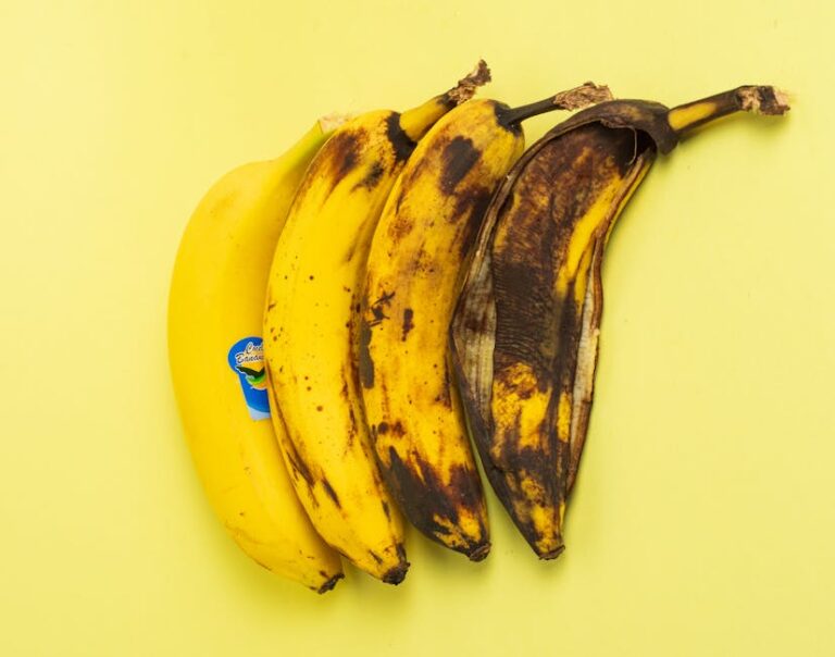 How to Keep Bananas From Turning Brown for a Full Week
