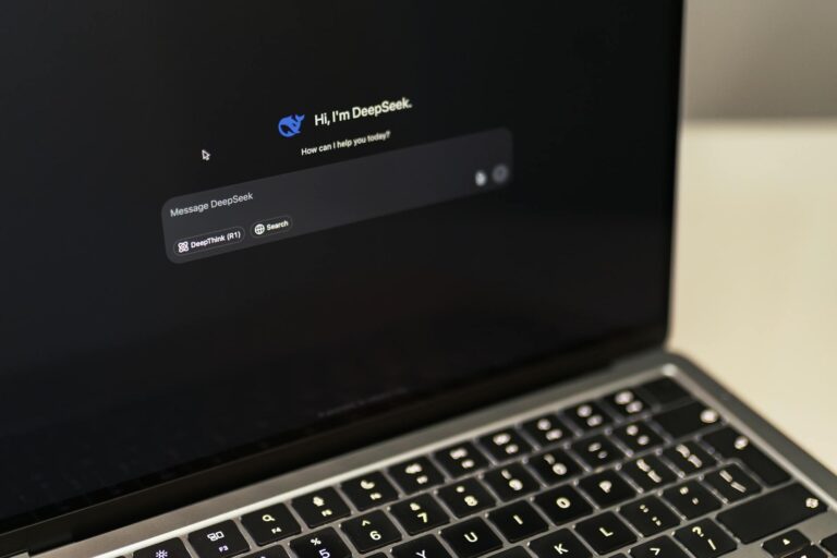 How to Set Up a Local AI Chatbot That Works Without Internet - Featured image