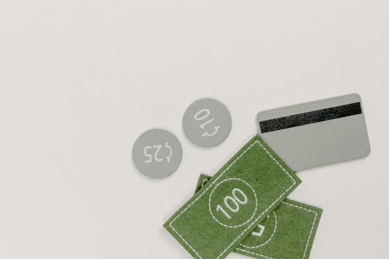 How to Spot Fake Reviews on TripAdvisor and Google Maps - Featured image