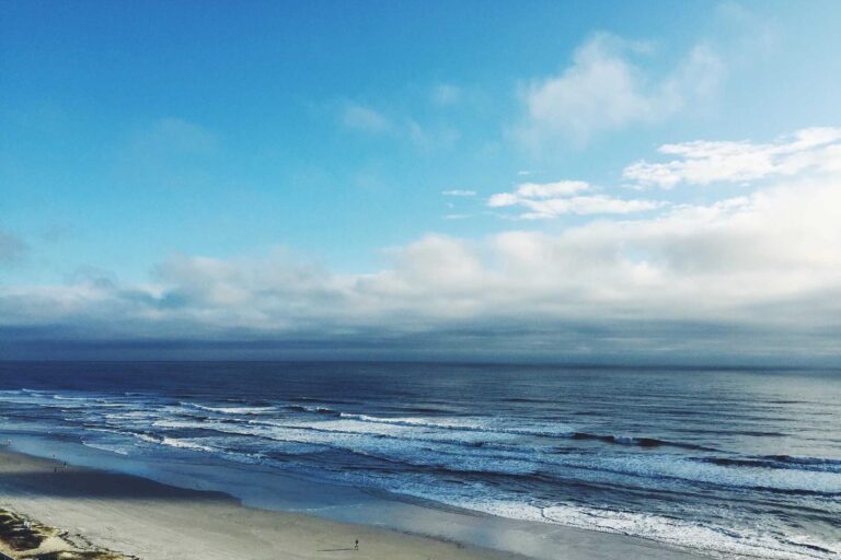 How to Wake Up Early When You're Not a Morning Person