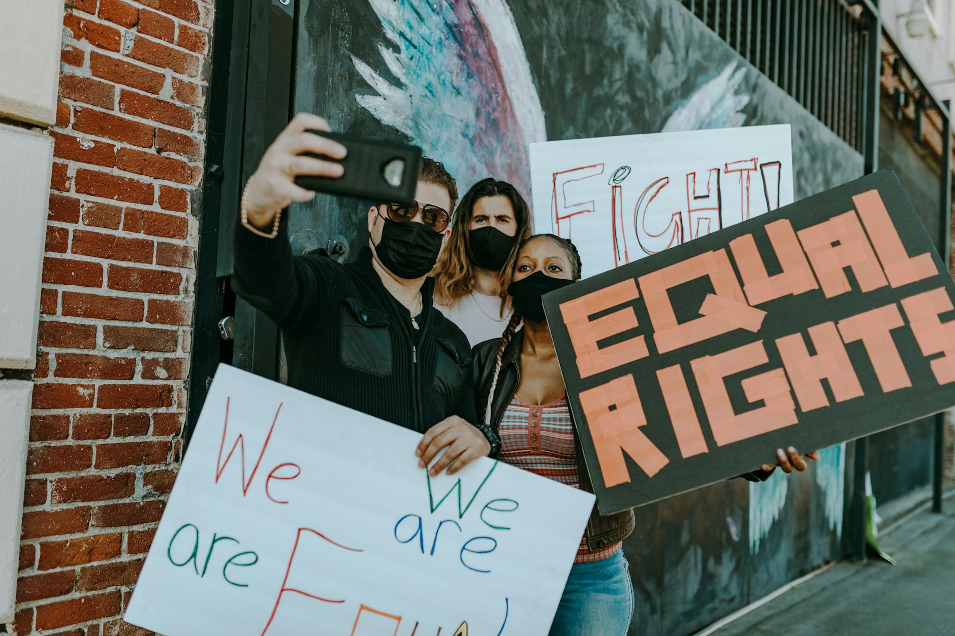 Why Advocacy Groups Must Respond to Viral Financial Discussions