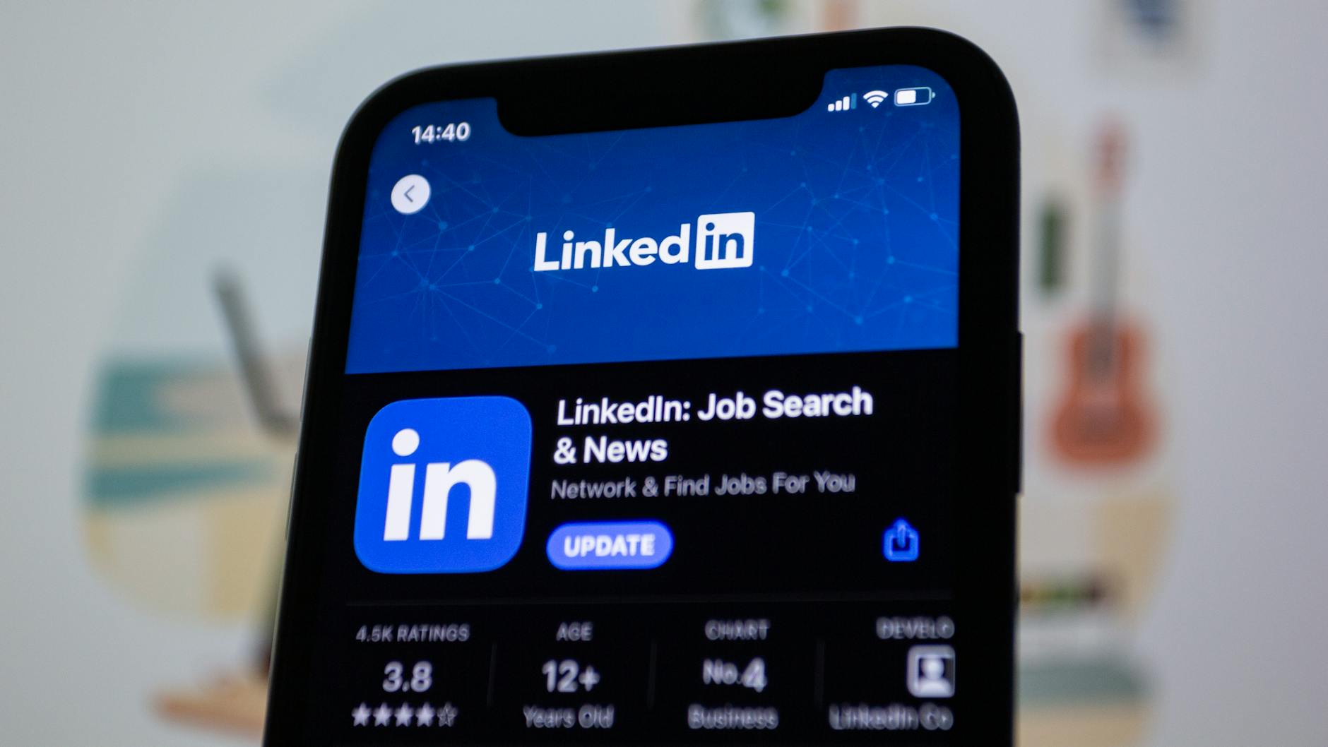 Why Your LinkedIn Profile Is Either a Magnet for Recruiters or Invisible