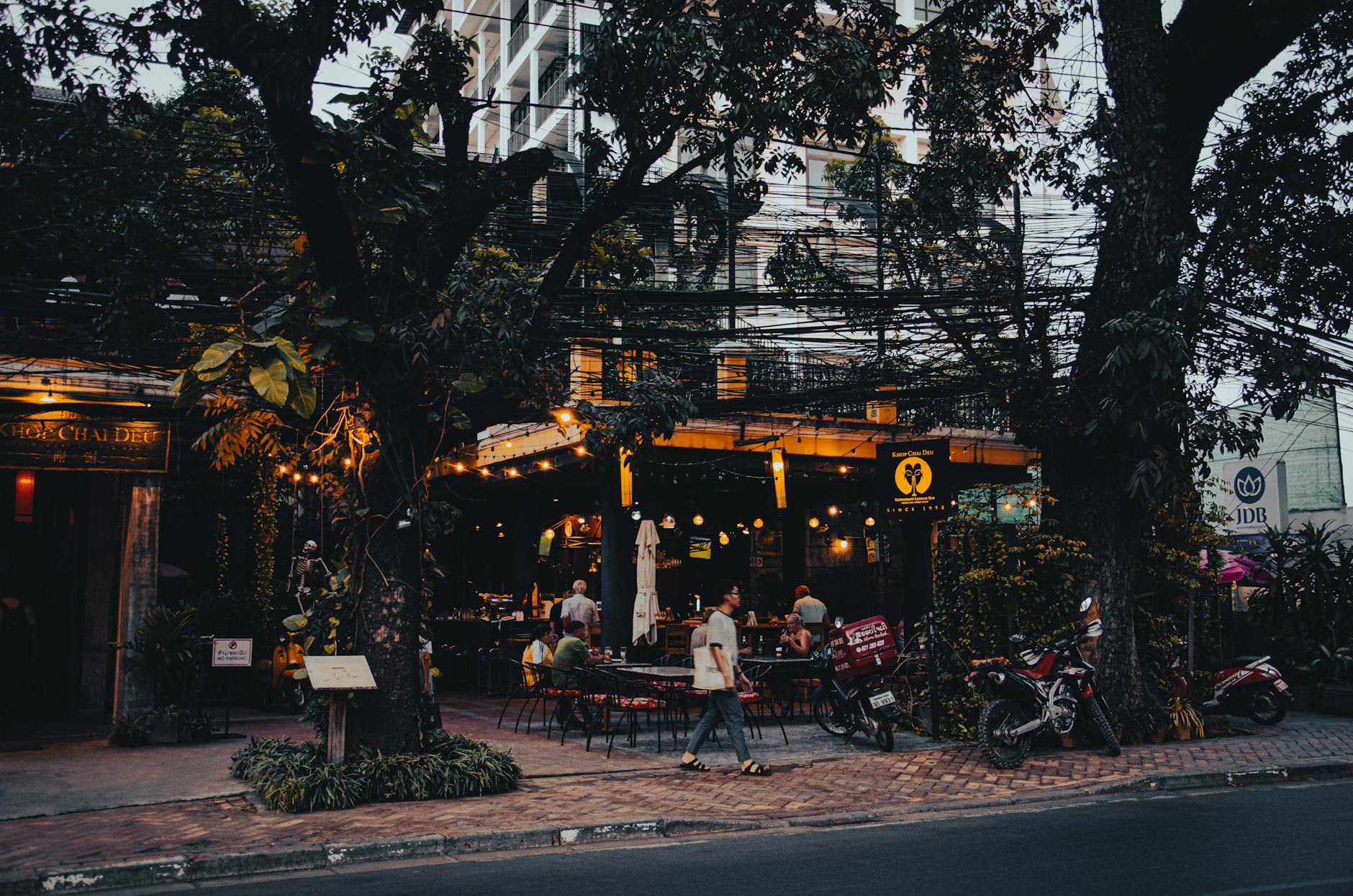 Different Neighborhood Dining Styles Across Manhattan