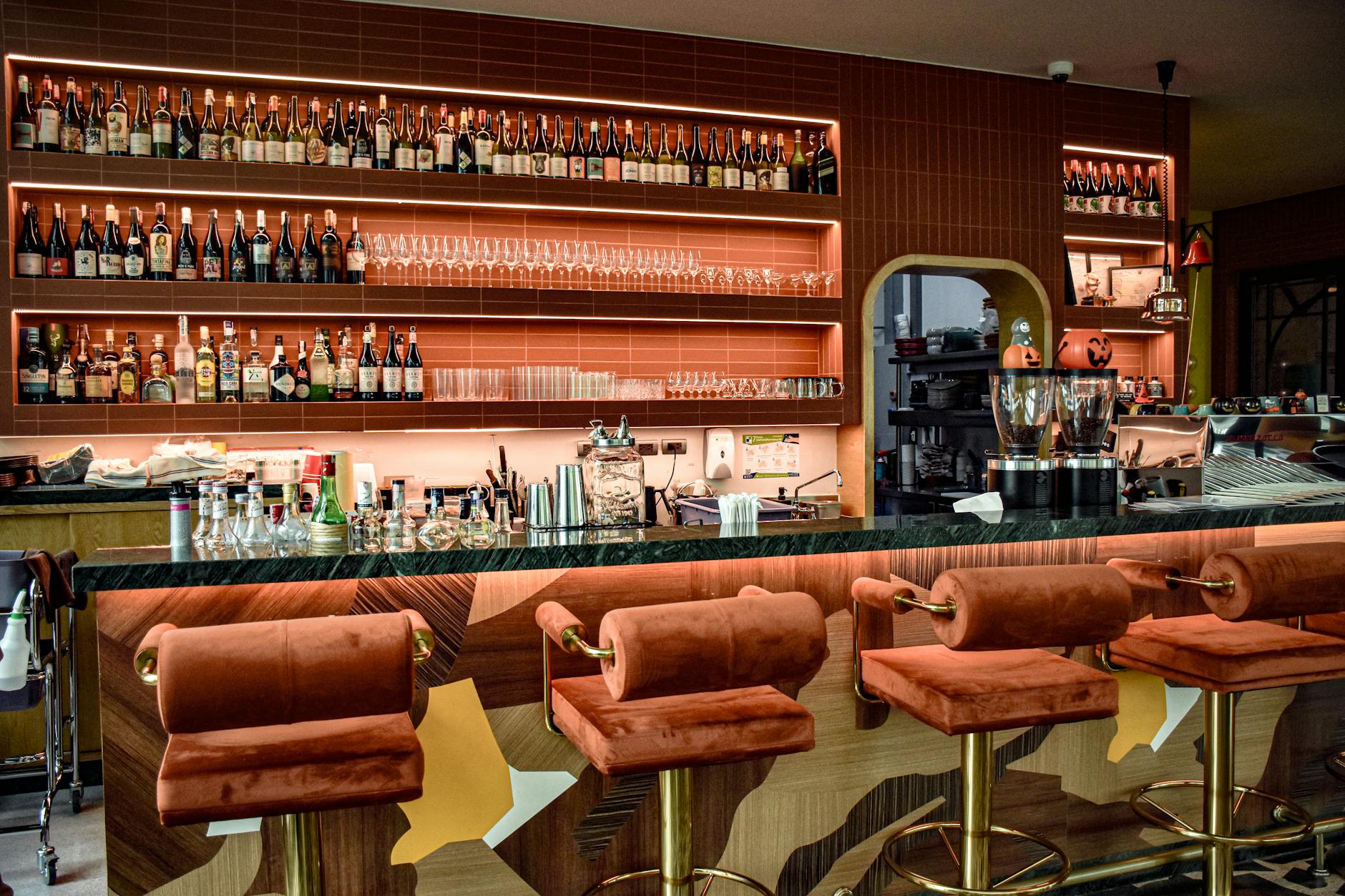 Restaurant Closures and Instability in High-Cost Manhattan Real Estate