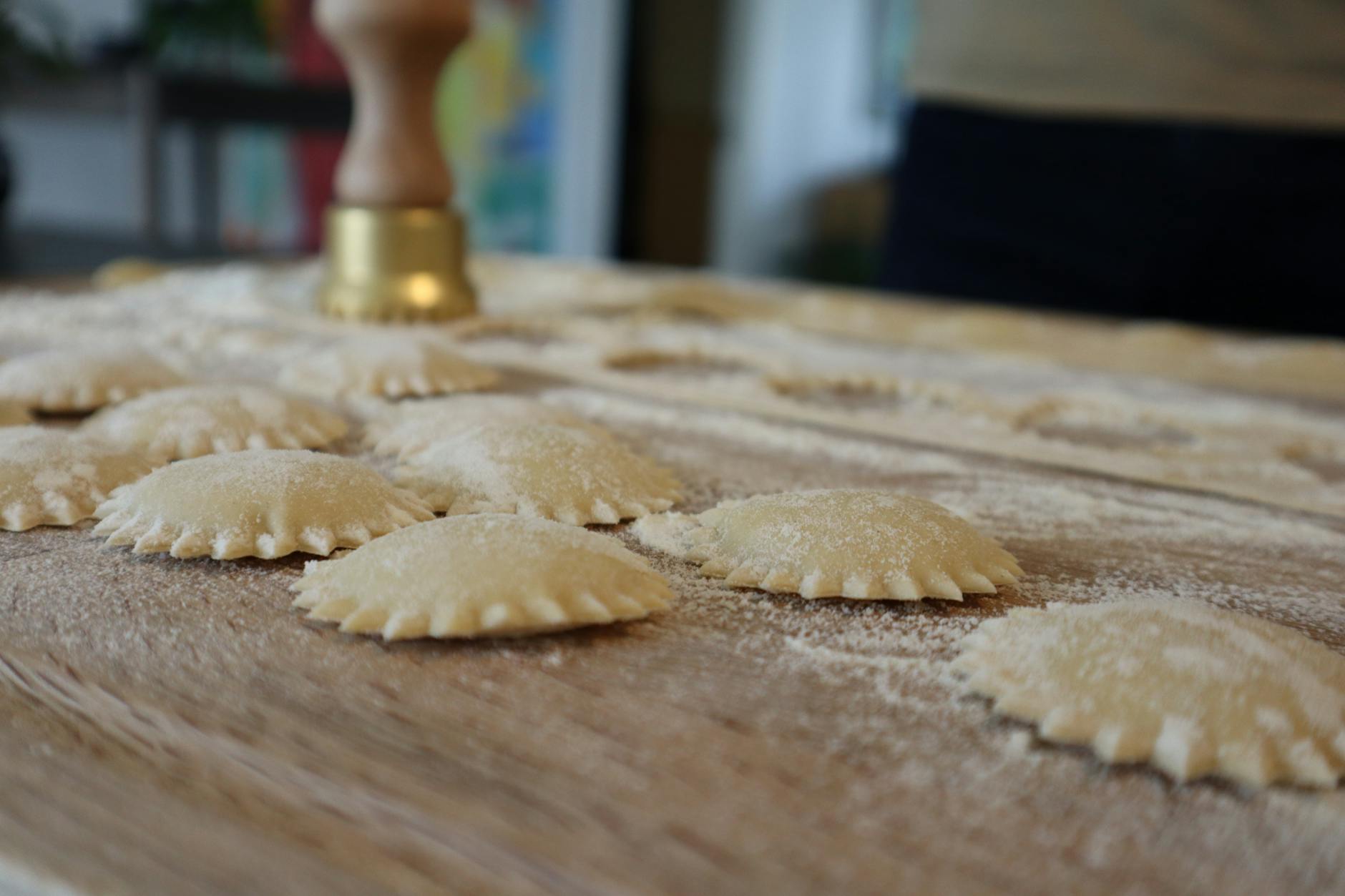 What Makes Bronx Little Italy's Restaurants Stand Out From Manhattan Alternatives?
