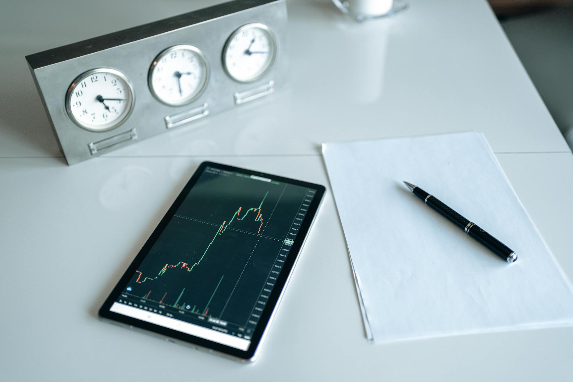 ACQUISITION STRATEGIES AND MARKET TIMING