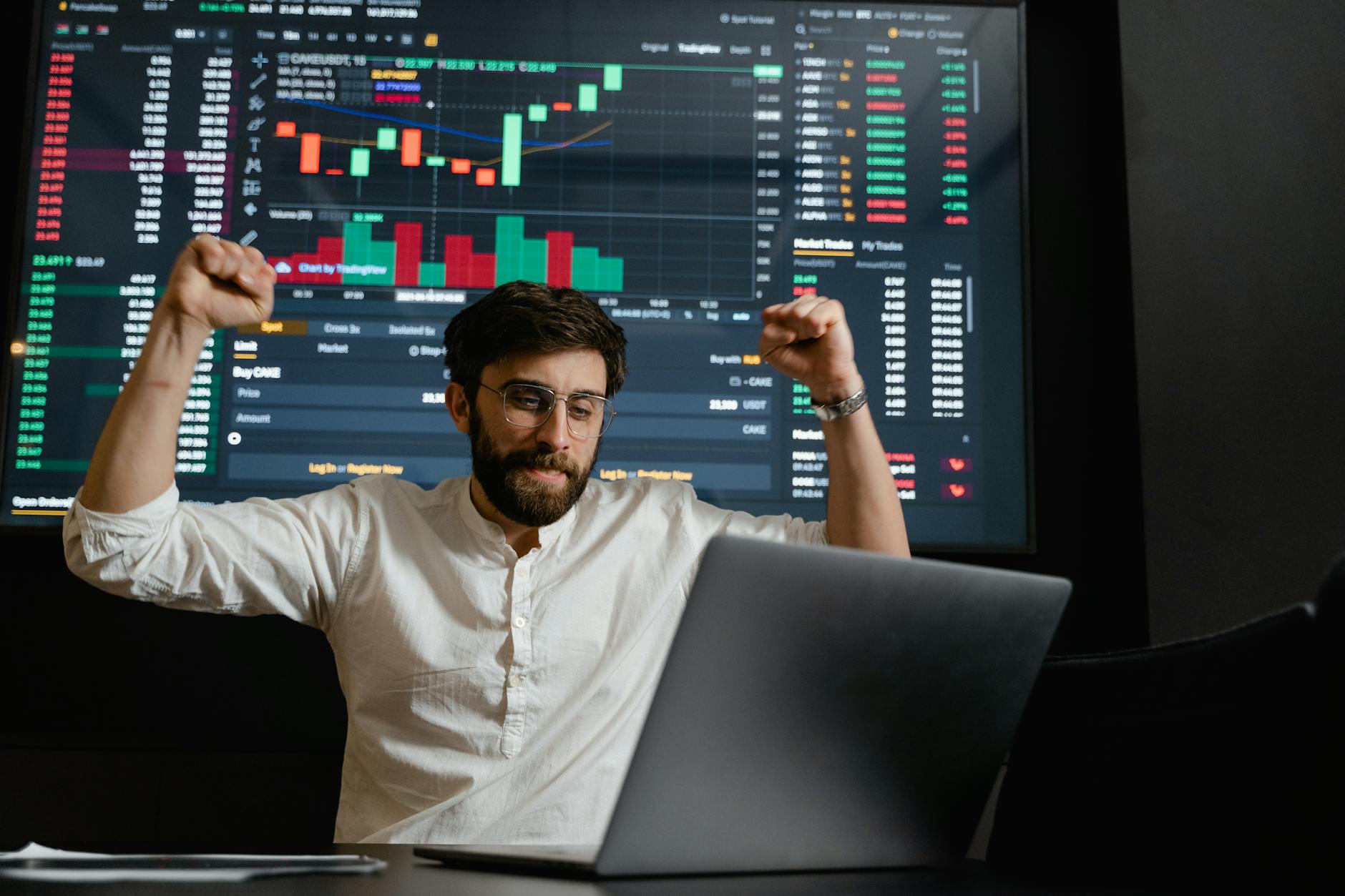 Buyer Base Expansion and the Role of Institutional Interest