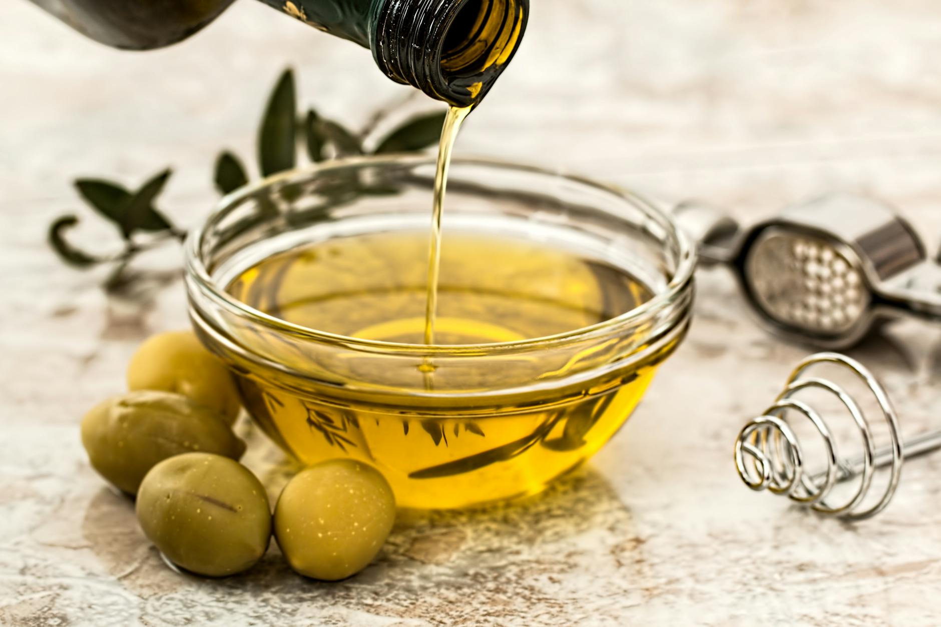 How Butter and Olive Oil Penetrate Bread Differently