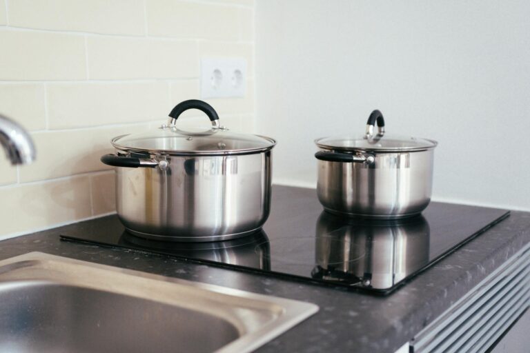 How Induction Stoves Compare to Gas in Real Cooking - Featured image
