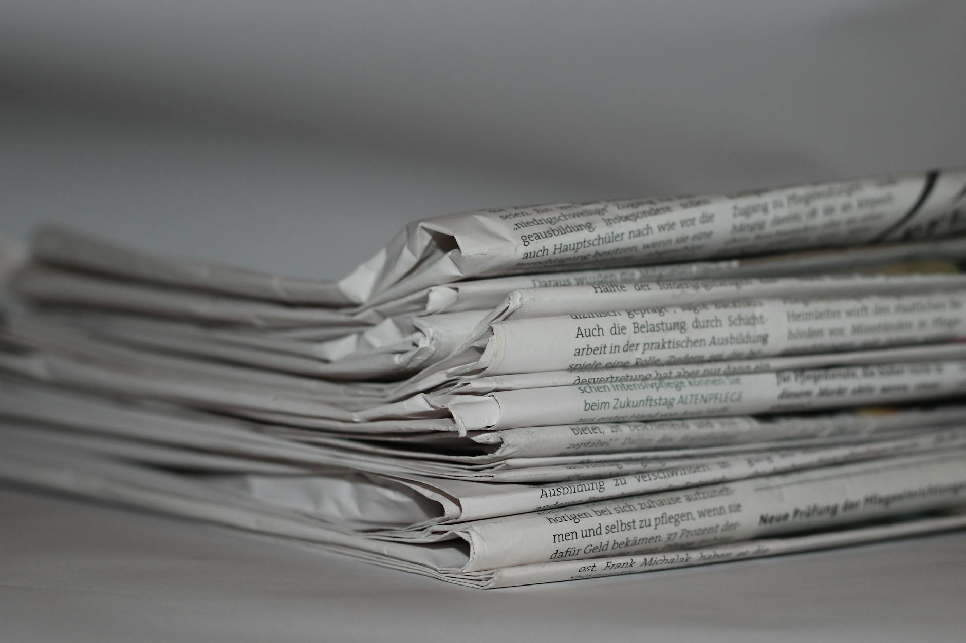 How Information Overload Accelerates Decision Fatigue in Markets