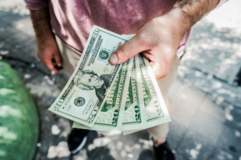 How to Choose Between a HELOC and a Cash Out Refinance - Featured image