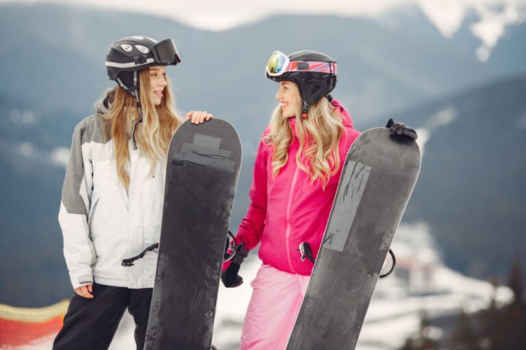 How to Wax a Snowboard at Home Without an Iron - Featured image