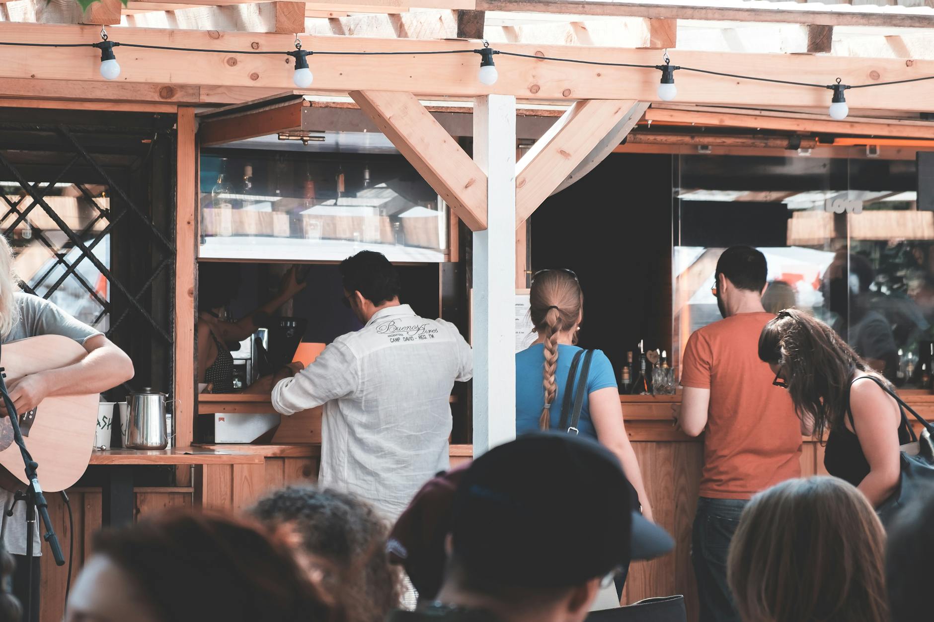Live Music on Weekends and the Entertainment Premium