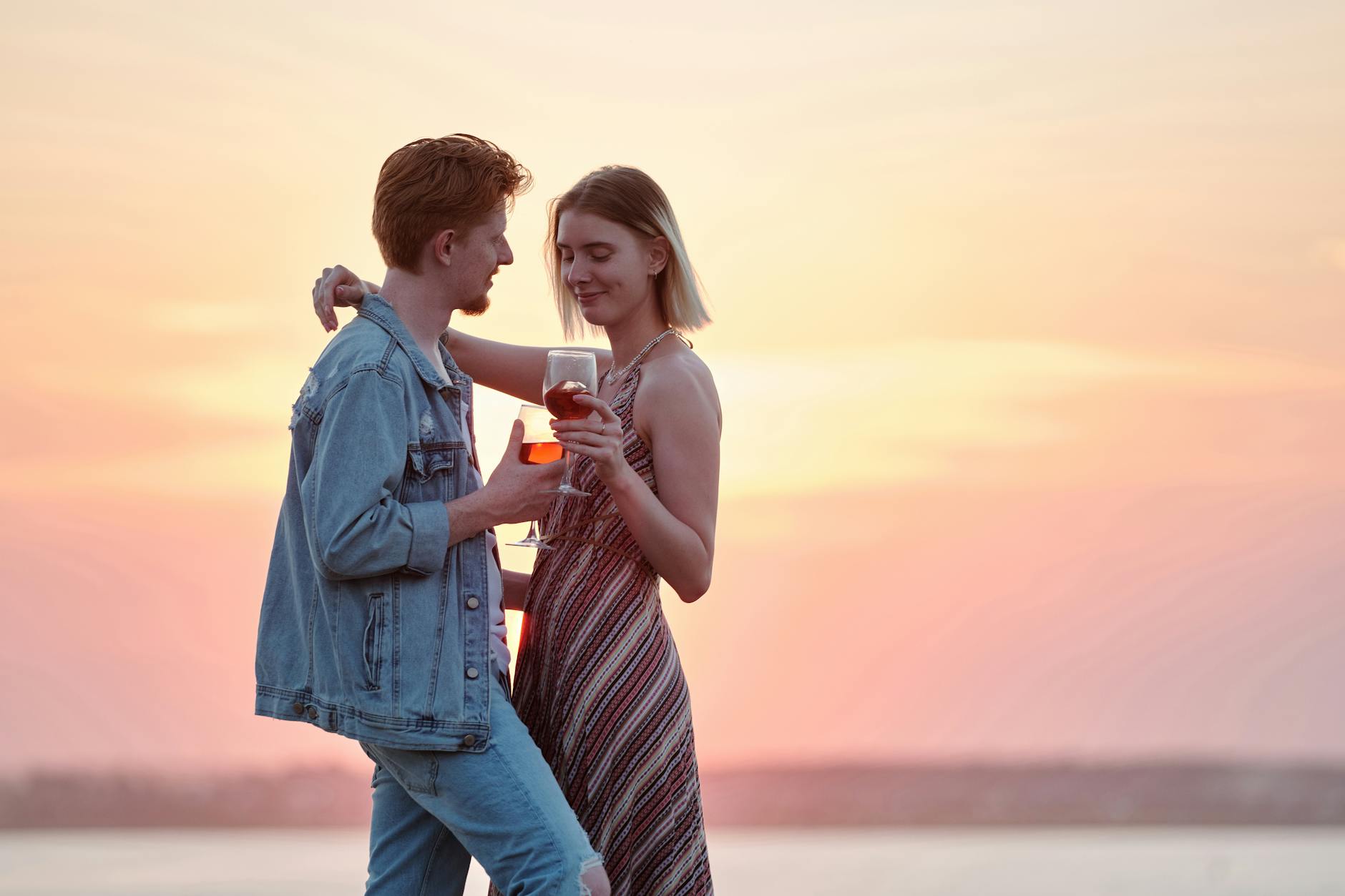 Pattern Design and Color as Dating Indicators