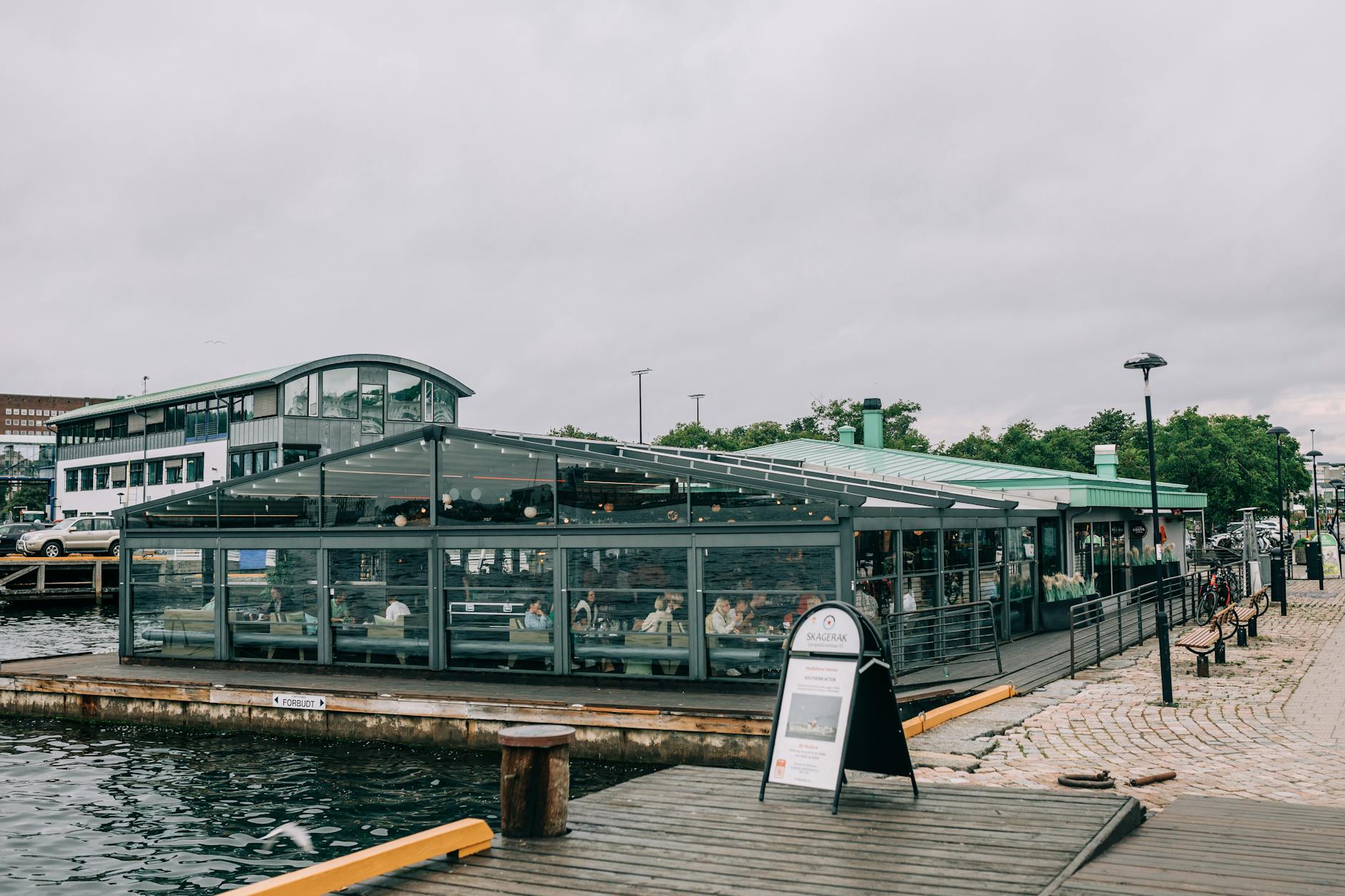 Seafood-Focused Restaurants and Their Waterfront Advantages