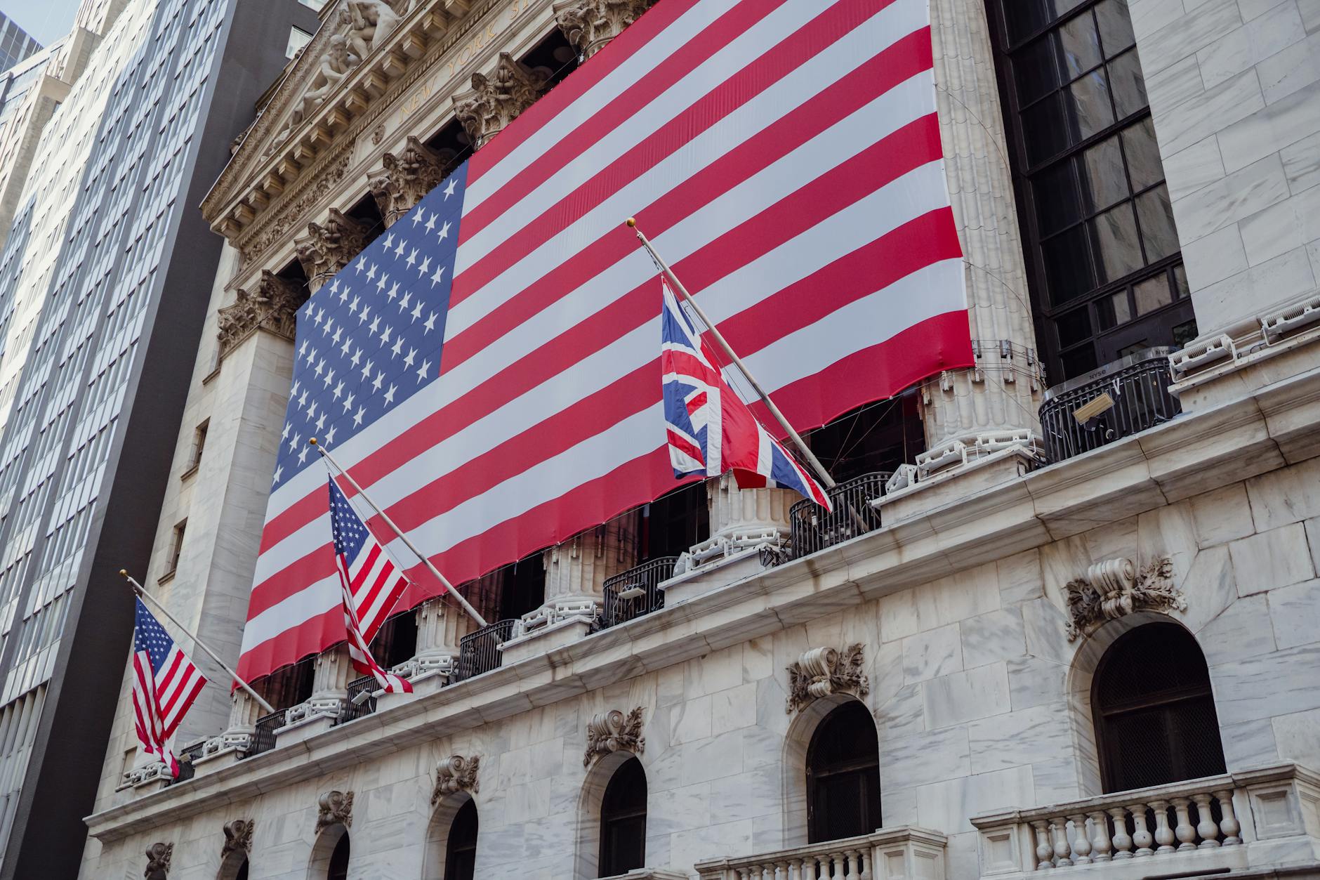 THE AMERICAN SAVINGS CRISIS AND EMERGENCY FUND COLLAPSE