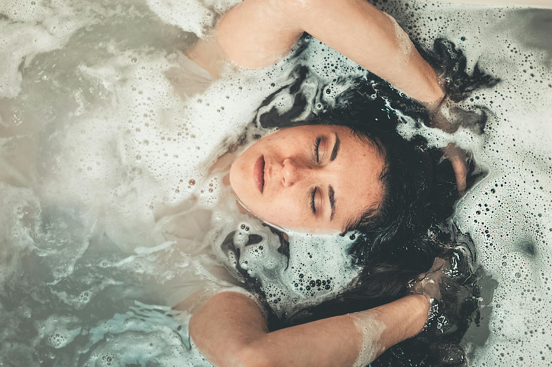 The Vinegar Soak Method for Dissolving Stubborn Oils