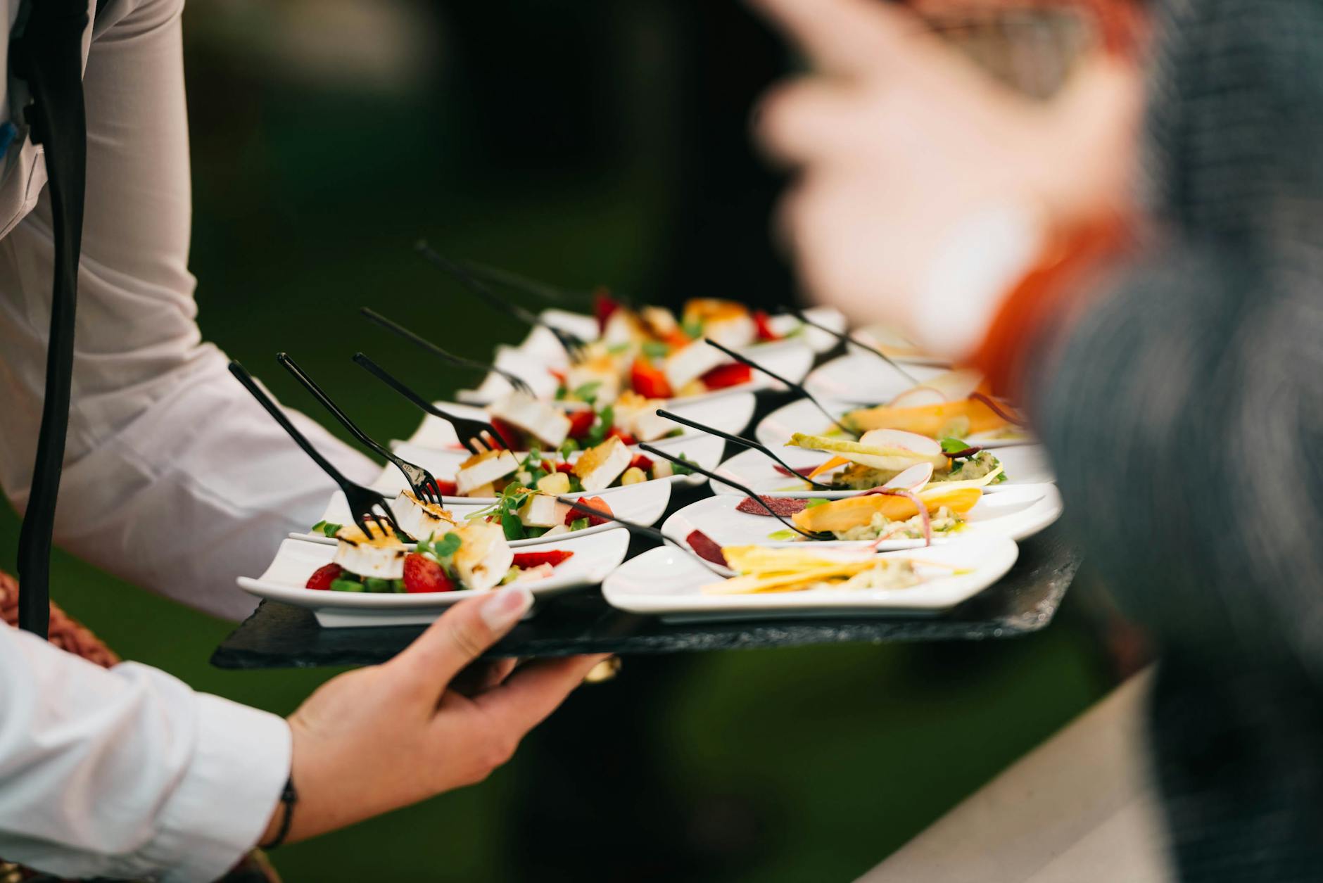 What Types of Catering Trays Do Sheepshead Bay Restaurants Offer?
