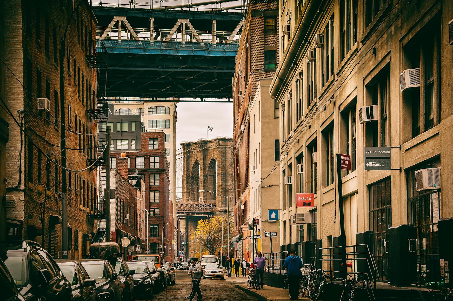 Which Brooklyn Restaurants Handle Large Groups and Bill Splitting Best?