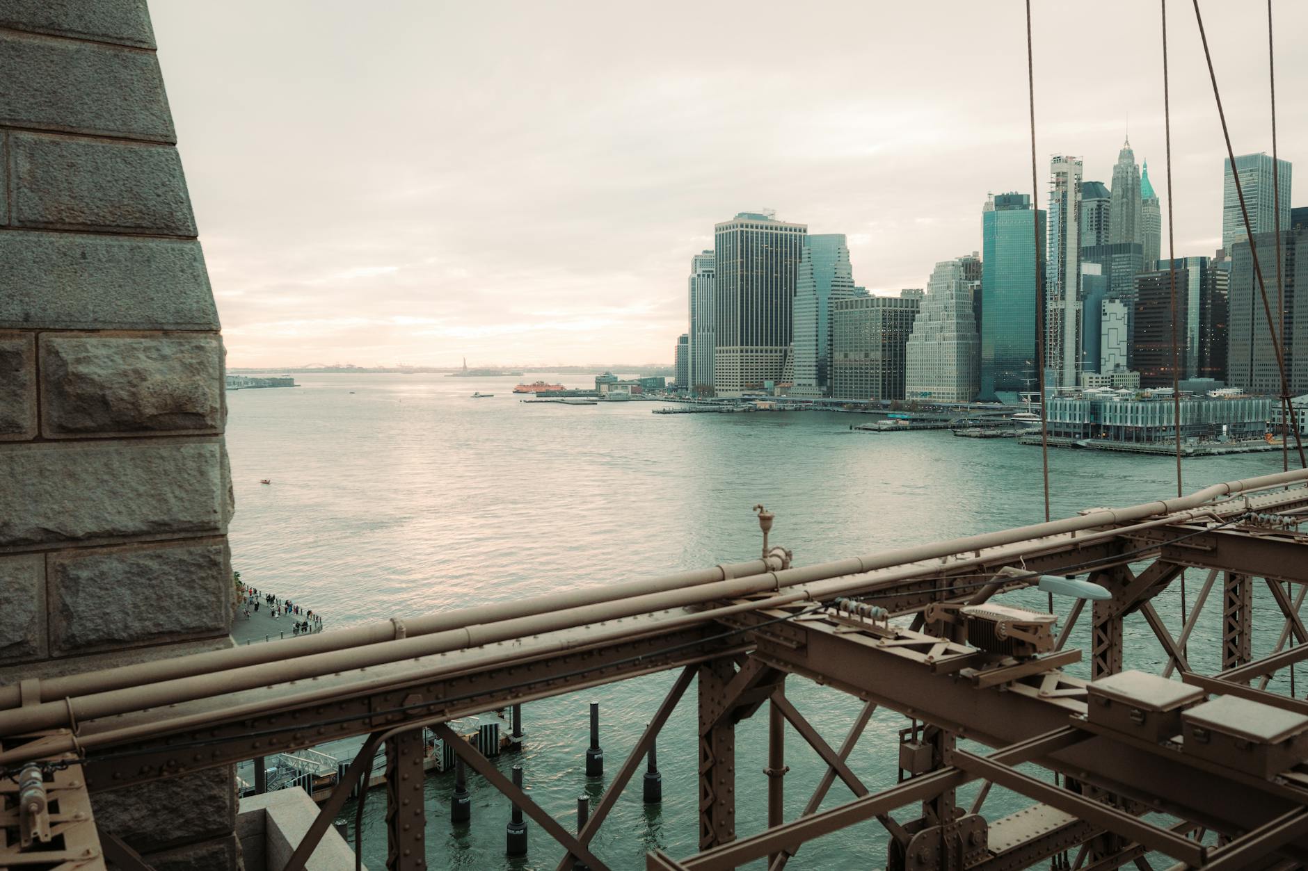 Which Brooklyn Waterfront Neighborhoods Offer the Best Restaurant Selection?
