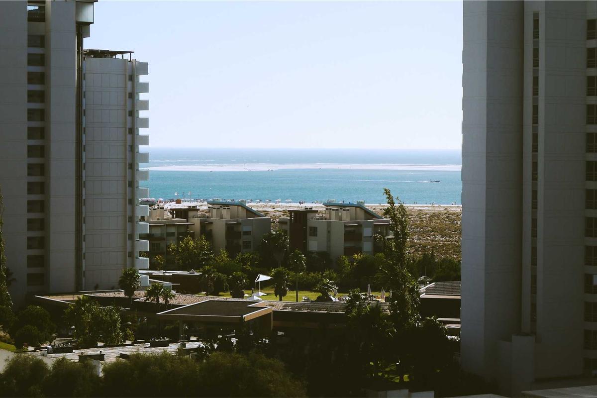 Which Specific Establishments Actually Deliver Both Sushi and Views?