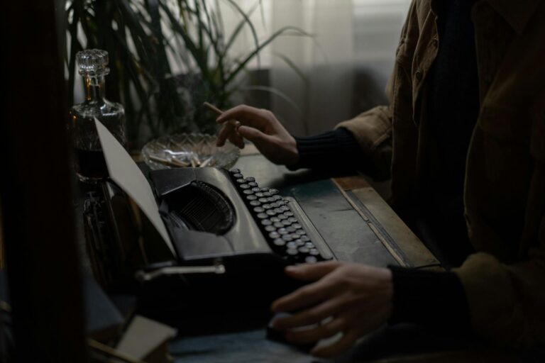 Why Some Novelists Outline in Detail and Some Discover the Story - Featured image