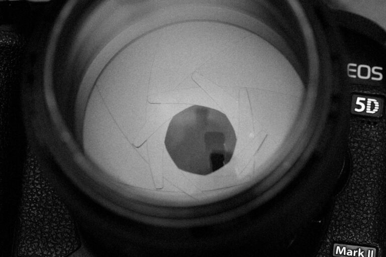 Why Some Photographers Stuck With Aperture Until It Died - Featured image