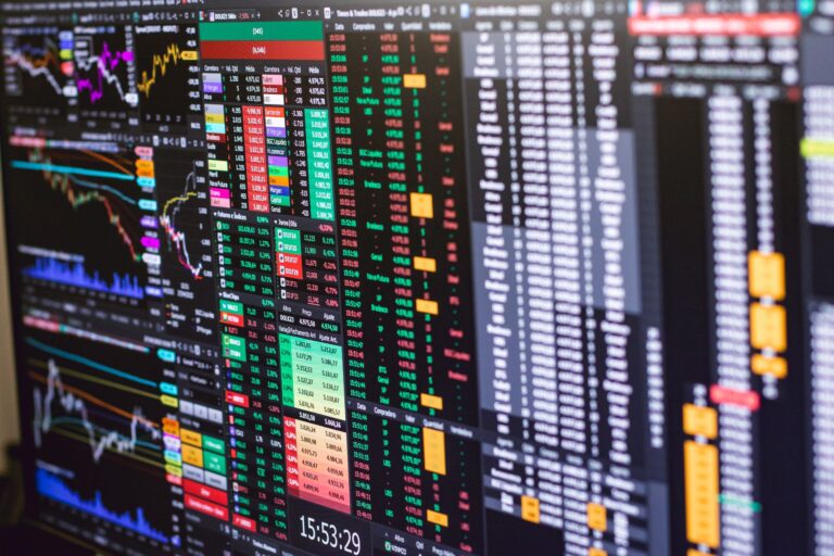 Major stock indices plunge at opening bell as semiconductor stocks retreat - Featured image