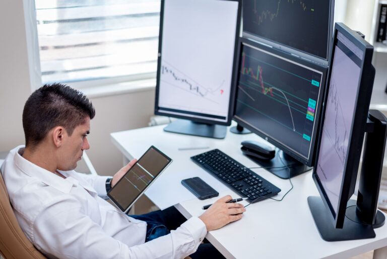 Why Professional Traders Are Buying Biotechnology Shares in Market Decline - Featured image