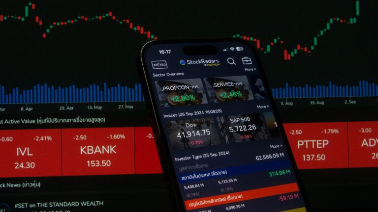 Major U.S. stock exchanges climb higher with Apple achieving all-time company valuation peak - Featured image