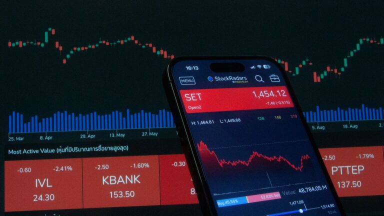 Stock futures climb ahead of jobs report and retail sales data: market updates - Featured image