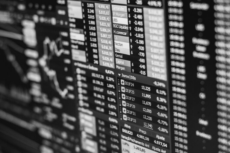 Stock Market Update: Apple and Google Rally Despite Semiconductor Losses - Featured image