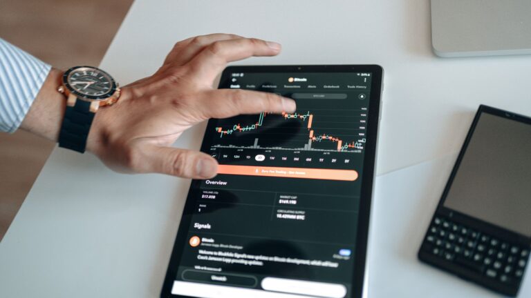 What Stock Investors Can Learn From Apple's Memory Upgrade Mix Without Guessing Unit Sales - Featured image