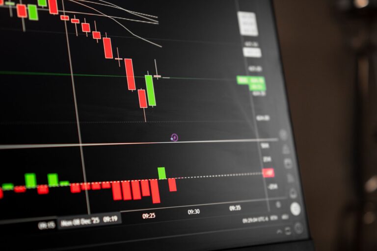 401K Investing Tips Comparison Guide: Return, Volatility, and Cost - Featured image