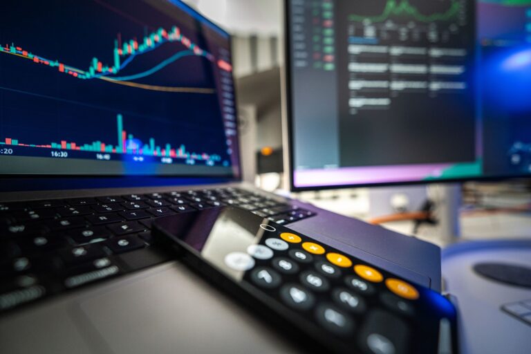 Covered Call ETFs vs Dividend Stocks: Income Trade-Offs - Featured image